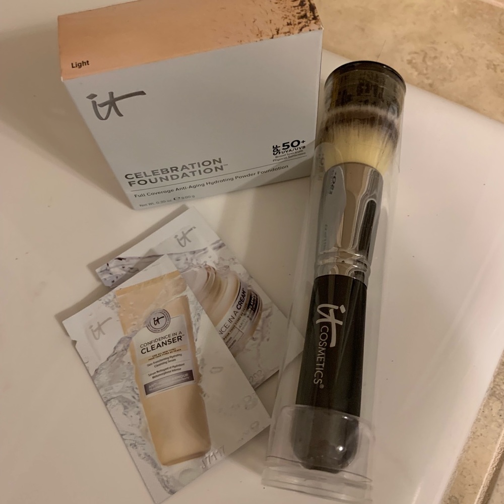 IT Cosmetics Foundation with Brush RV $84